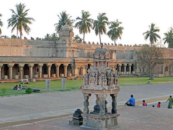 4.ಮೊಟ್ಟ ಮೊದಲ ಗ್ರಾನೈಟ್ ದೇವಾಲಯ