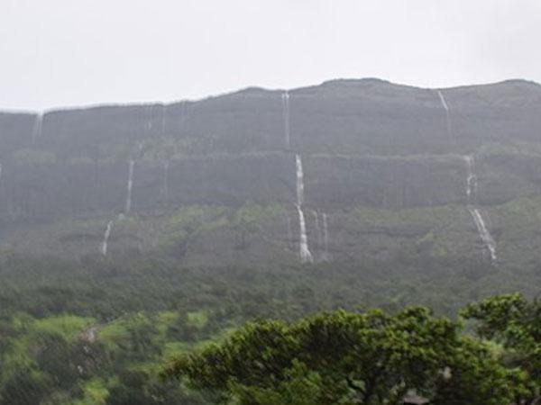 4.ದೊಡ್ಡದಾದ ಬಂಡೆಯನ್ನು ಹೇಗೆ ತಡೆಯಲು ಸಾಧ್ಯವಾಯಿತು