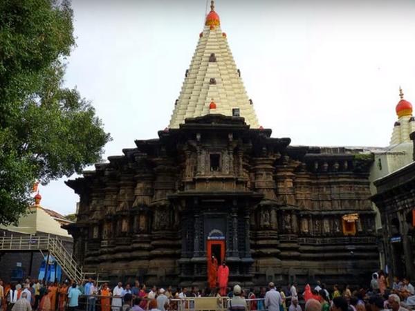 5.ದೇವಿಗೆ ದಿನನಿತ್ಯವು 5 ಬಾರಿ ಅರ್ಚನೆ ಮಾಡಲಾಗುತ್ತದೆ. ಬೆಳಗ್ಗೆ 5 ಗಂಟೆಗೆ ಶ್ರೀ