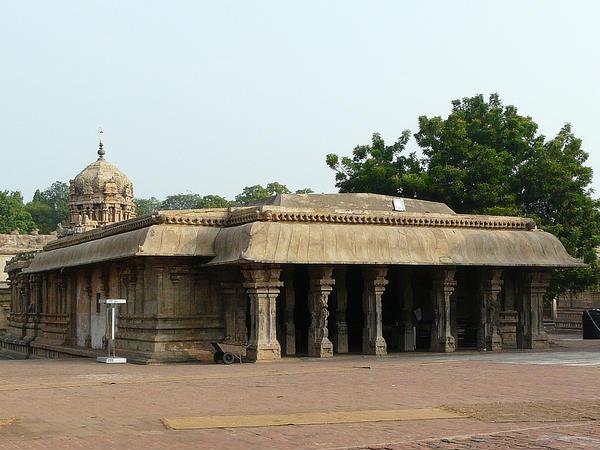 5.ಸಂಗೀತ ಸ್ತಂಭಗಳು