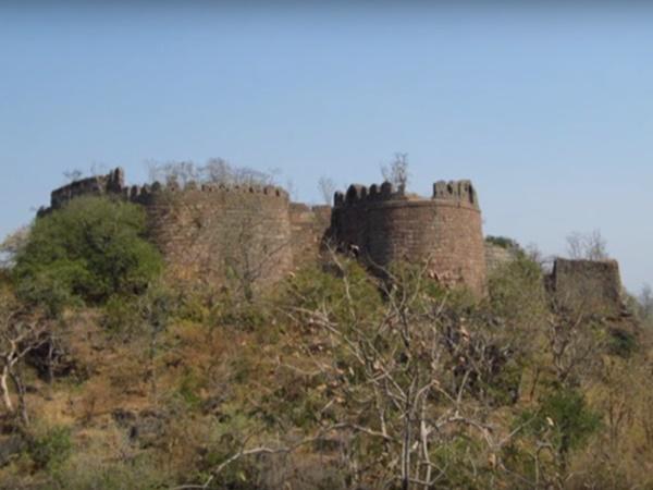 5.ಮರಳಿನಲ್ಲಿ ಮಾಡಿದ ಶಿವಲಿಂಗಗಳು...