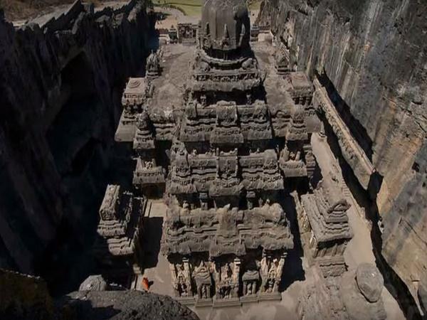 6.ಔರಂಗಜೇಬನಿಗೆ ಸವಾಲು ಹಾಕಿದ ಹಿಂದೂ ದೇವಾಲಯ...