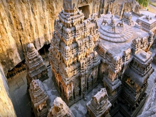 8.ಔರಂಗಜೇಬನಿಗೆ ಸವಾಲು ಹಾಕಿದ ಹಿಂದೂ ದೇವಾಲಯ...
