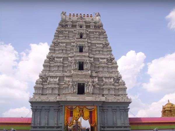 8.ಚಿಲ್ಕೂರಿನ ಬಾಲಾಜಿ ದೇವಾಲಯವನ್ನು ವೀಸಾ ಗಾಡ್ ಎಂದು ಸಹ ಕರೆಯುತ್ತಾರೆ. ಕೆಲವು