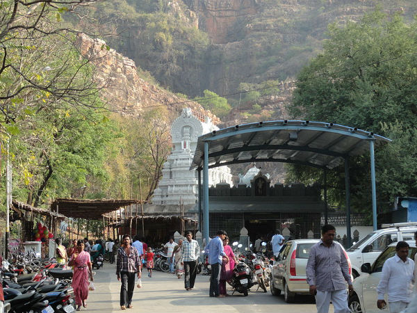 ಬಾಲಾಜಿ ದರ್ಶನಕ್ಕೂ ಮುನ್ನ ಕಪಿಲ ತೀರ್ಥ ಸ್ನಾನ