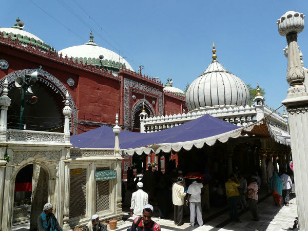 ದೆಹಲಿಯ ಹಜರತ್ ನಿಜಾಮುದ್ದೀನ್ ಔಲಿಯಾ ದರ್ಗಾ