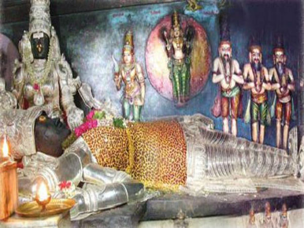 12 ಅಡಿ ಎತ್ತರದ ವಿಗ್ರಹ