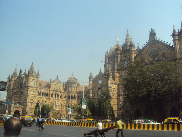 6. 16.6 ಅಡಿ ಎತ್ತರದ ಮಹಿಳೆಯ ಪ್ರತಿಮೆ