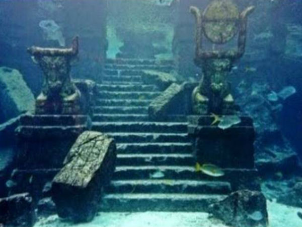 ಎರಡು ದ್ವಾರಗಳಿವೆ