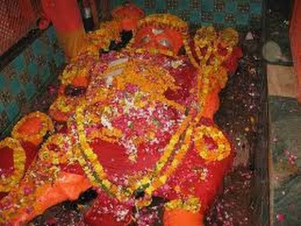 ಇಲ್ಲಿಯ ಹನುಮ ಮಲಗಿರುವುದೇಕೆ?