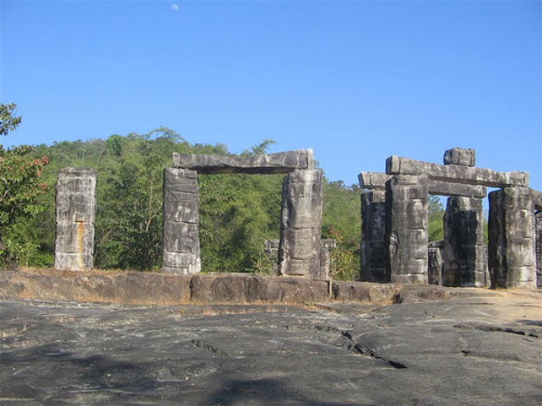 ಕವಿ ಮದುವೆಯಾದ ಮಂಟಪವನ್ನೂ ಕಾಣಬಹುದು