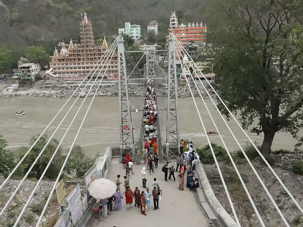 ರಾಮ್ ಜೂಲಾ ಹಾಗೂ ಲಕ್ಷ್ಮಣ ಜೂಲಾ