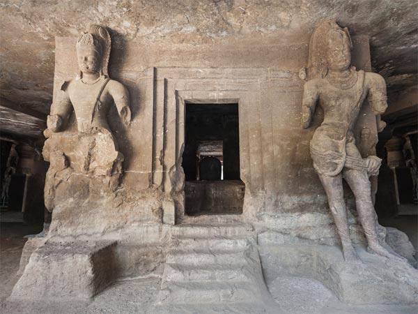2.ಎಲಿಫೆಂಟಾ ಗುಹೆ