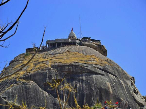 ಬೀಜಾಕ್ಷರದಲ್ಲಿ ಬರೆಯಲಾಗಿರುವ ಯಂತ್ರ