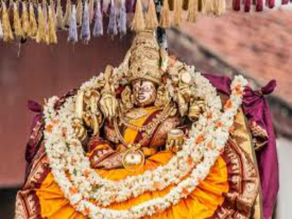 ಚಿನ್ನದ ದೇವಿಯ ಮೂರ್ತಿ