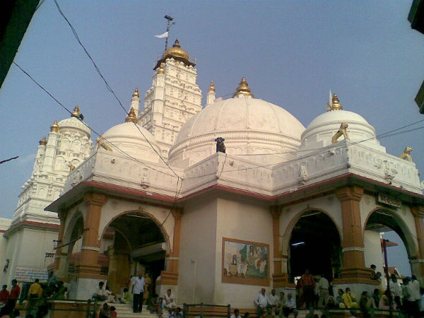 ಕಪ್ಪು ಕಲ್ಲಿನಿಂದ ಮಾಡಲಾಗಿದೆ ಈ ಮೂರ್ತಿ
