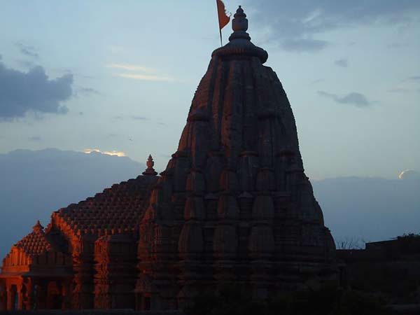 1. ಭಂಡ್ ದೇವಾ ದೇವಾಲಯ ರಾಮ್ ಘಡ್