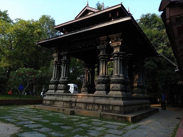 ತ್ರಿಪ್ರಂಗೋಡ್ ಕಾಲಾಶ್ರಮ ಮೂರ್ತಿ ಮಂದಿರ
