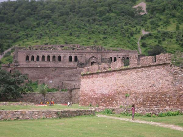 1.ಭಾನಗಡ್ ಕೋಟೆ