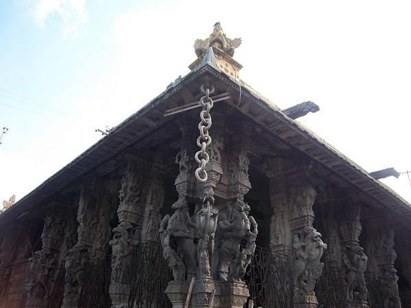 11.ಪುಷ್ಕರಣಿಯಲ್ಲಿ