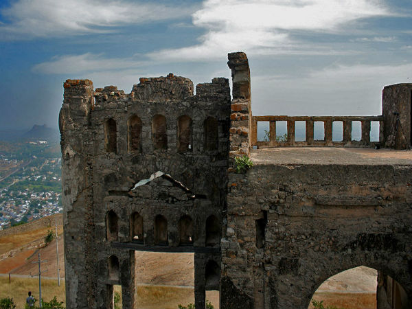 ಸ್ಮಾರಕಗಳು