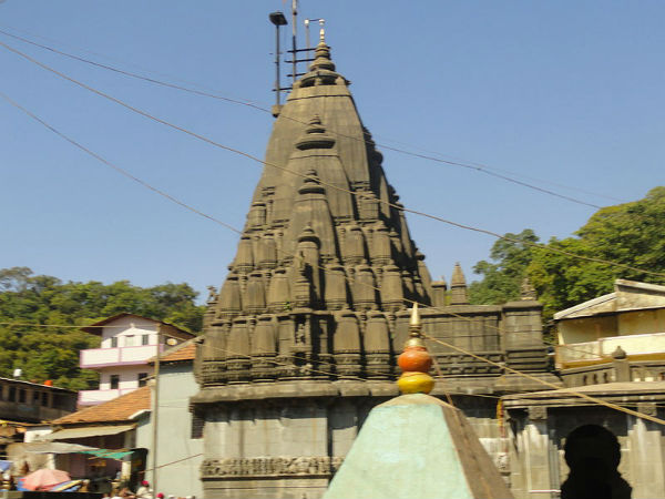 ಶಿವಲಿಂಗದಿಂದ ಪ್ರತ್ಯಕ್ಷನಾದ ಶಿವ