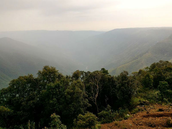 2. ಸುತ್ತಮುತ್ತಲಿನ ಪ್ರೀತಿ- ಪ್ರಣಯದಂತೆ ಕಾಣುವ ಪರಿಸರ
