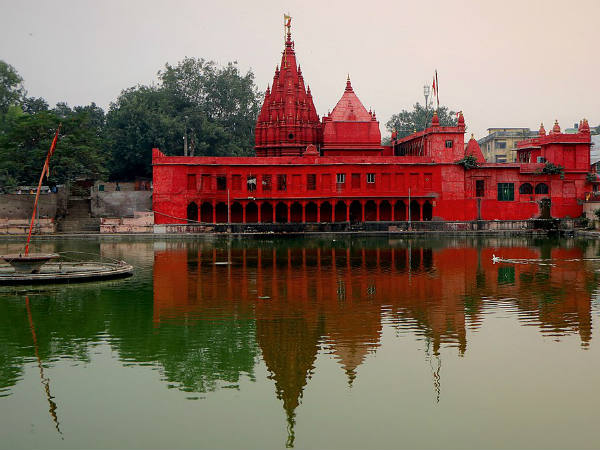 3. ದುರ್ಗಾ ಕುಂಡ್ ಮಂದಿರ