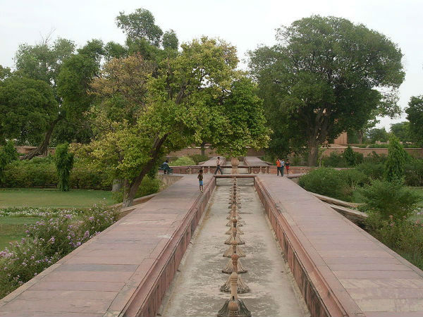 ಮೇಳಗಳನ್ನು ಆಯೋಜಿಸುತ್ತಿದ್ದರು