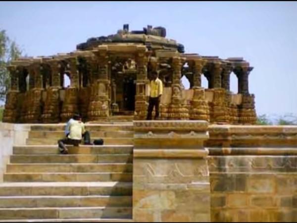 ಕಲ್ಲಾಗುತ್ತಾರೆ ಜನರು ಇಲ್ಲಿ ರಾತ್ರಿ ಉಳಿಯಲು ಹೆದರ್ತಾರಂತೆ ಜನ್ರು, ಒಂದು ವೇಳೆ ಉಳ್ಕೊಂಡ್ರೆ ನೀವೂ ಹೀಗಾಗ್ಬಿಡ್ತೀರಾ !