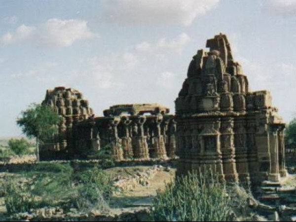 ಯಾರು ಶಾಪ ನೀಡಿದ್ದು ?
