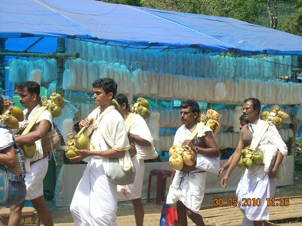 ಎಳನೀರು ಅರ್ಪಣೆ