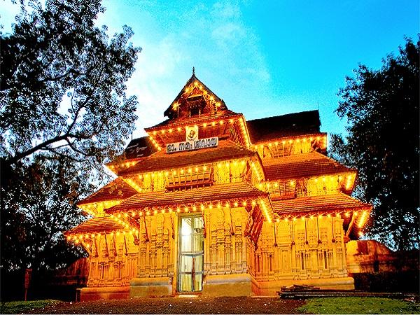 ಇಲ್ಲಿರುವ ದೇವತೆಗಳು