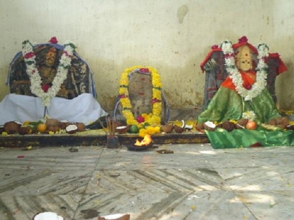 1. ಹೂವಿನ ಮಾಲೆಯ ಆಕಾರದಲ್ಲಿರುವುದರಿಂದ