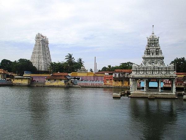 10. 18 ಅಡಿಯ ಕಲ್ಲಿನ ವಿಗ್ರಹ