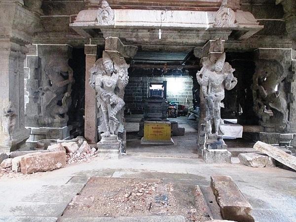 11.ಮೂರು ದ್ವಾರಗಳ ಮೂಲಕ