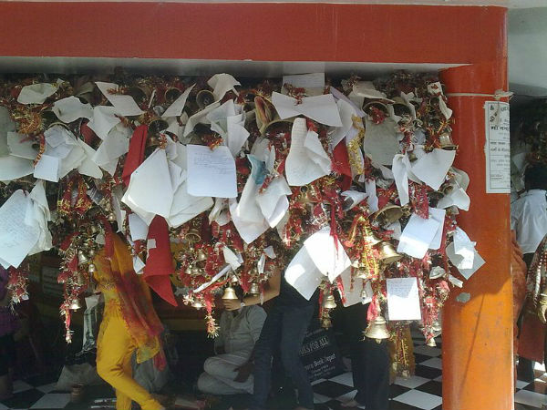 ಚೀಟಿಯಿಂದ ತುಂಬಿರುವ ದೇವಾಲಯ