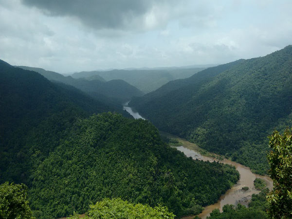 ಫ್ಲೈಟ್ ಮೂಲಕ ಸಿಂಥೆರಿ ರಾಕ್ಸ್ ಅನ್ನು ಹೇಗೆ ತಲುಪಬಹುದು?