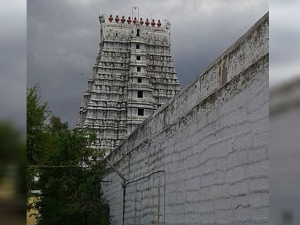 ಹೆರಿಗೆ ಸುಸೂತ್ರವಾಗಿ ಆಗಲು ಪ್ರಾರ್ಥಿಸುತ್ತಾರೆ