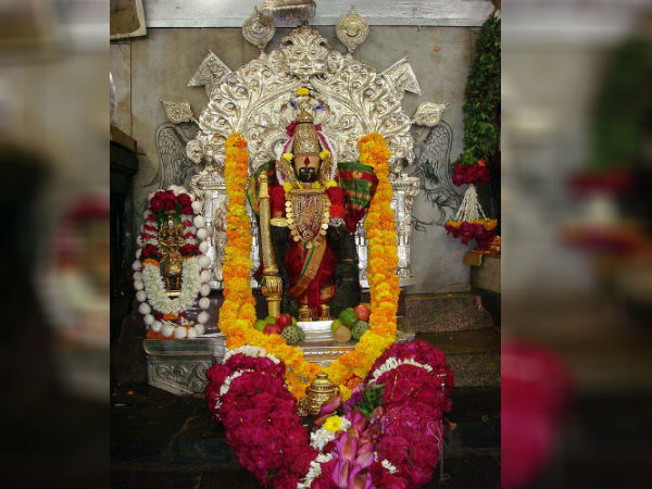 ನಾಲ್ಕು ಕೈಗಳ ಮಹಾಲಕ್ಷ್ಮೀ