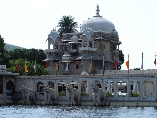 ಉದಯಪುರ್ ಸರೋವರ ಅರಮನೆ