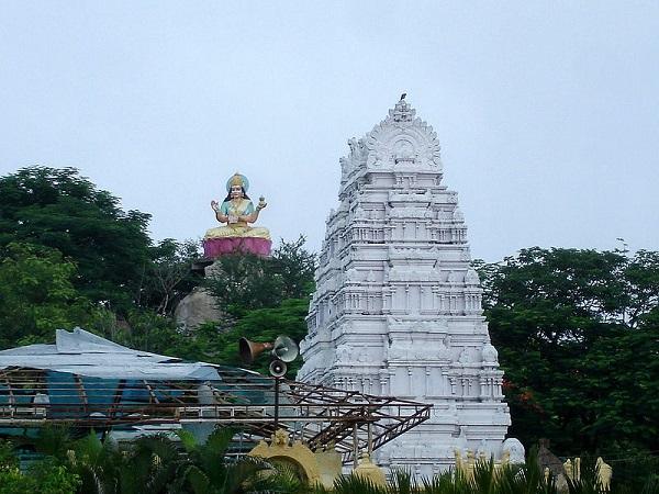 ೧.ಸರಸ್ವತಿ ದೇವಿ ದೇವಾಲಯ, ಬಾಸರ