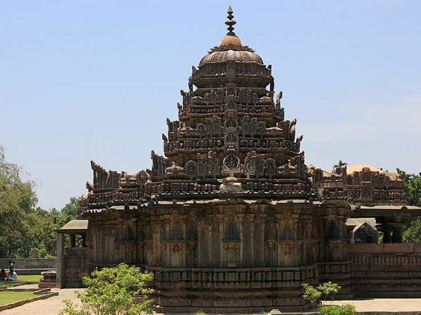 ೧. ಅಮೃತ ಪುರದಲ್ಲಿನ ಅಮೃತೇಶ್ವರ ದೇವಾಲಯ