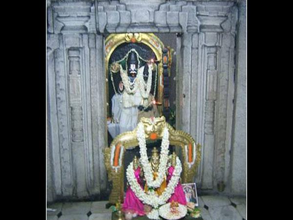 4. ಒಂದೇ ಕ್ಷೇತ್ರದಲ್ಲಿ ಎರಡು ದೇವಾಲಯಗಳು, ಅದ್ಭುತಗಳು ಮಾತ್ರ ಹಲವು....