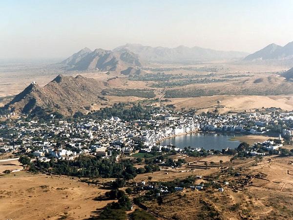 ೫.ಪುಷ್ಕರದಲ್ಲಿನ ಸರಸ್ವತಿ ದೇವಿ ದೇವಾಲಯ