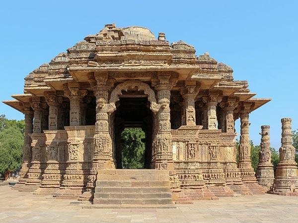 5.ಮೊಧೇರಾದಲ್ಲಿನ ಸೂರ್ಯ ದೇವಾಲಯ