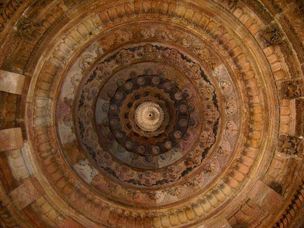 6.ಮೊಧೇರಾದಲ್ಲಿನ ಸೂರ್ಯ ದೇವಾಲಯ