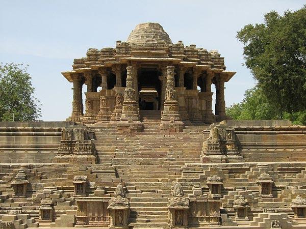 8.ಮೊಧೇರಾದಲ್ಲಿನ ಸೂರ್ಯ ದೇವಾಲಯ