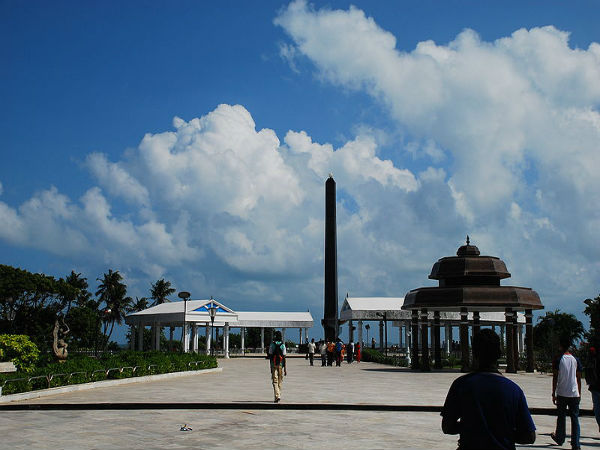 ಗಣ್ಯ ವ್ಯಕ್ತಿಗಳ ಪುತ್ಥಳಿಗಳಿವೆ