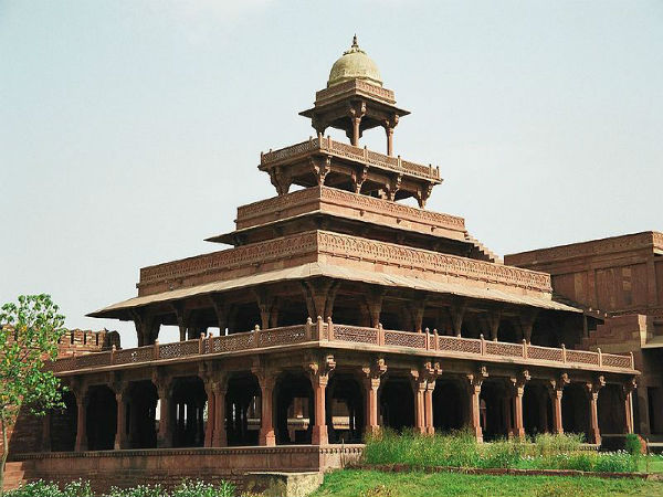 ಪಂಚ್ ಮಹಲ್